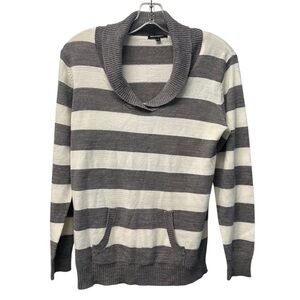 Striped Grey and Cream Shall Collar Kangaroo Sweater L